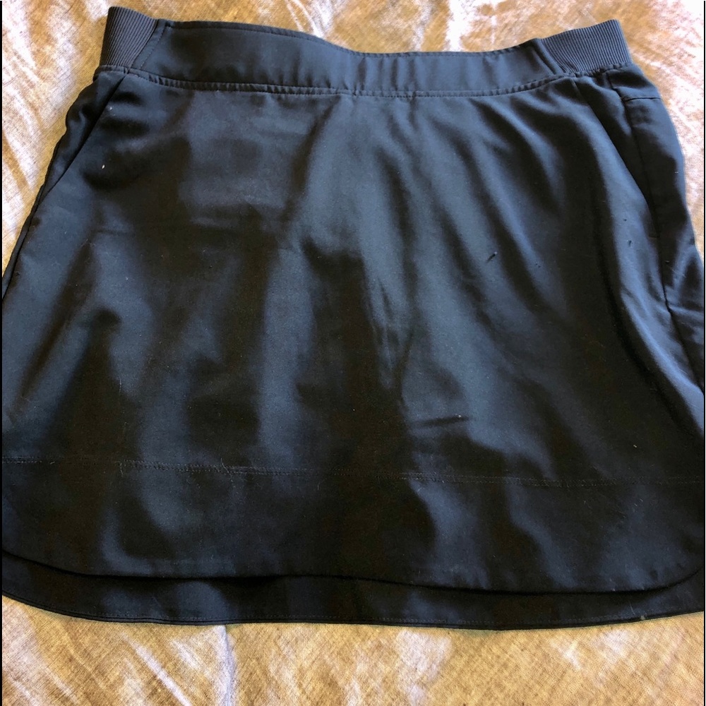 Size medium active skort. Fits 6-8.